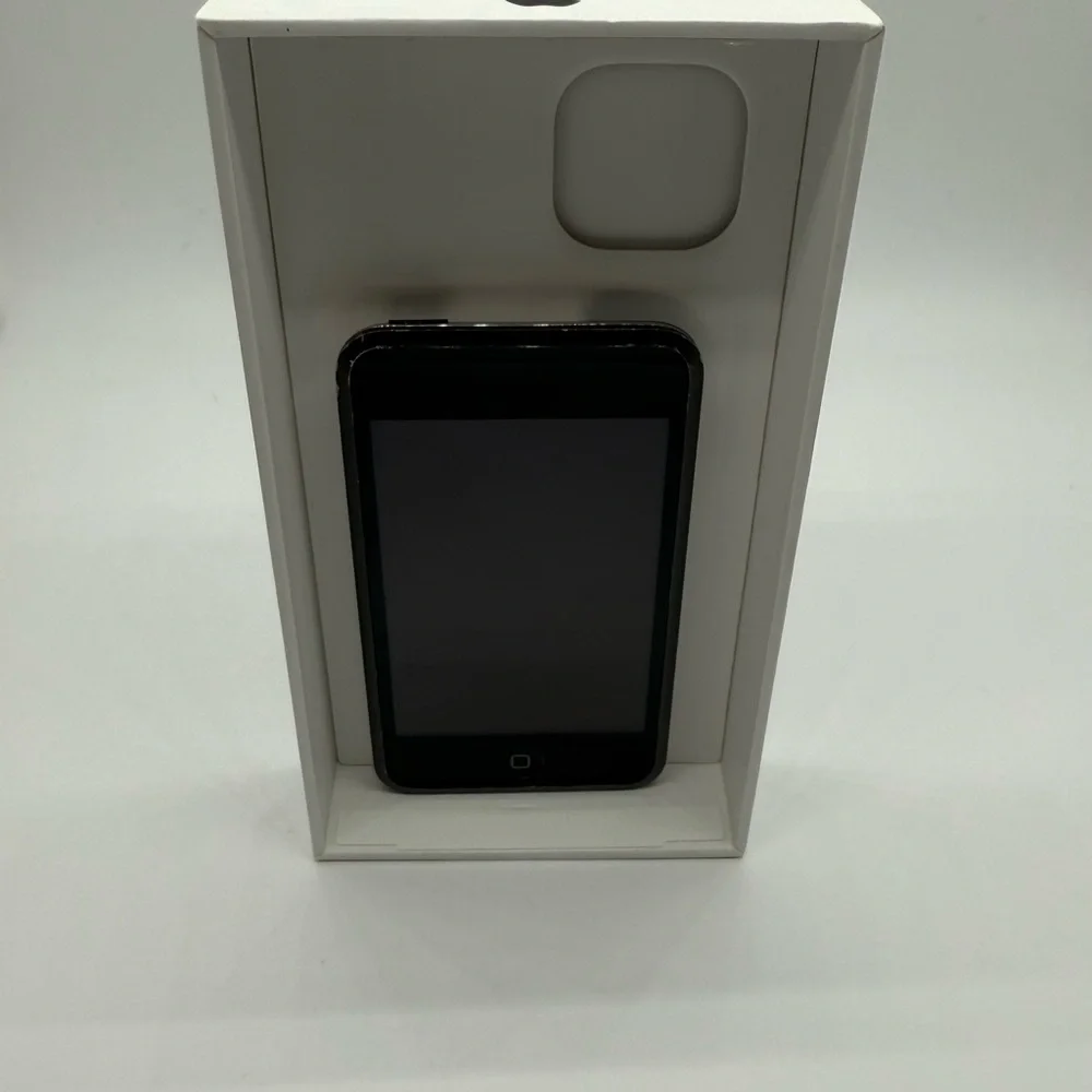 Apple Silver iPod Touch with USB Cable 16GB
